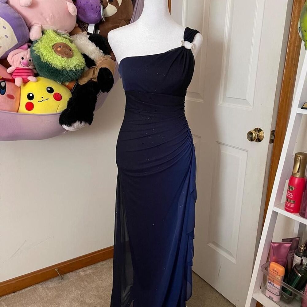 BLONDIE NITES NAVY ONE-SHOULDER GLITTER FORMAL GOWN